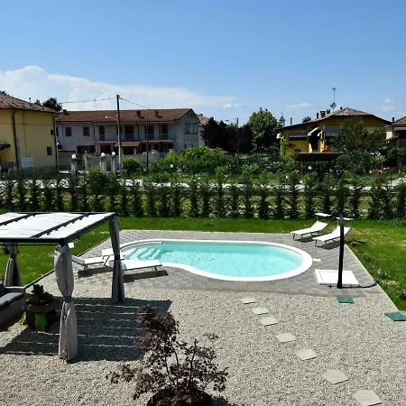 Casa de Férias Pleasant Farmhouse In Asti Italy With Private Pool