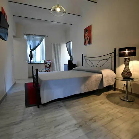Casa de Férias Pleasant Farmhouse In Asti Italy With Private Pool Isola d'Asti