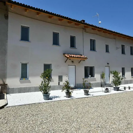 Casa de Férias Pleasant Farmhouse In Asti Italy With Private Pool